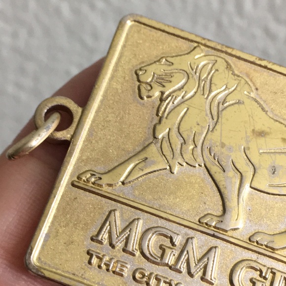 🖤Vtg MGM GRAND big charm/pendant - Picture 3 of 13